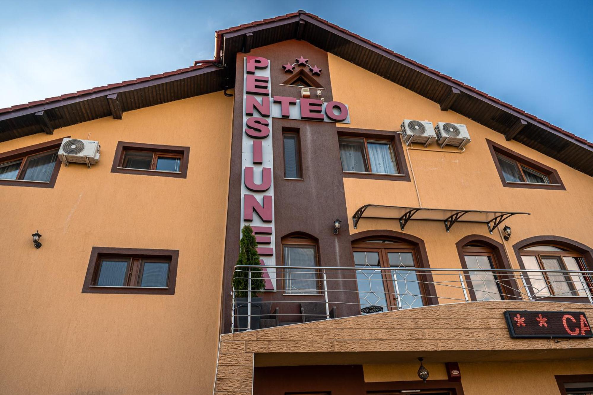 Pensiunea Teo Caransebes Bagian luar foto